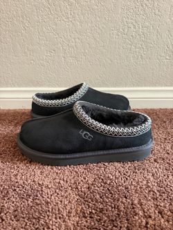 BRAND NEW*** Black Ugg Tasman