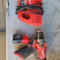 Hammer Drill Milwaukee M12