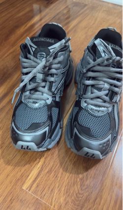 Grey runners size 44