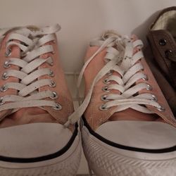 Light Pink Lows CONVERSE CHUCK TAYLOR size 9.5