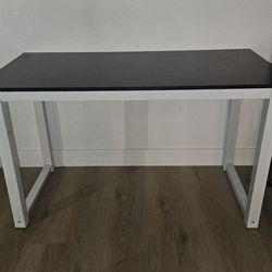 Desk iron frame and wooden surface