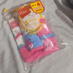 8 BRANDNEW,NEVER USED.. HANES TAGLESS TODDLER BRIEFS...