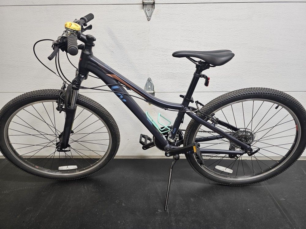 LIV Bliss 26" Girls Mountain Bike (Color: Eclipse)