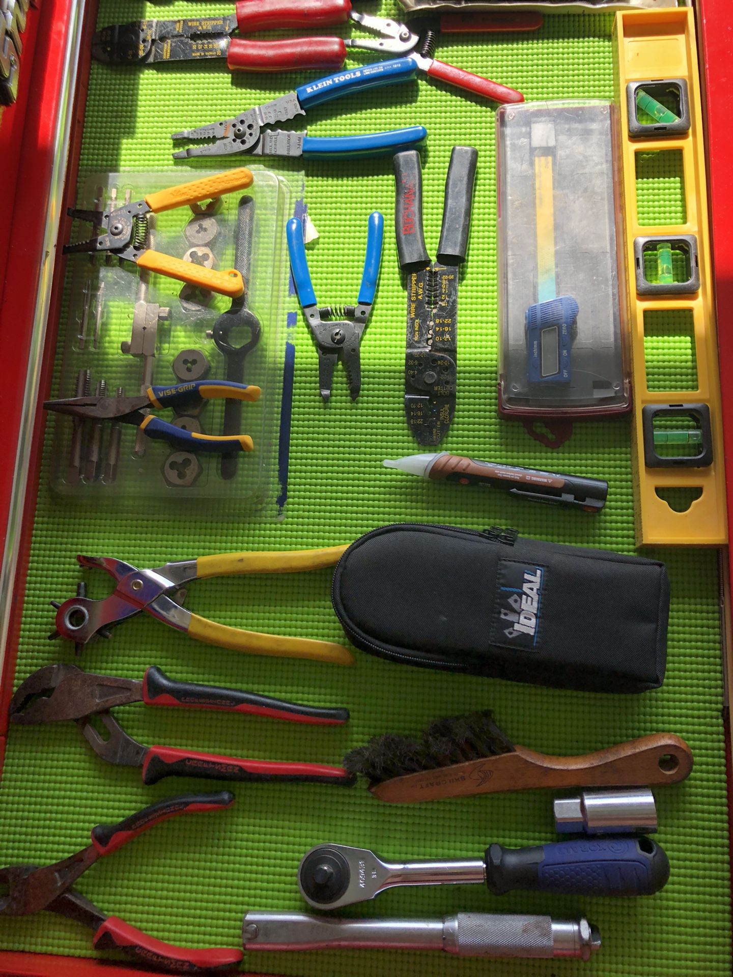 TOOLS FOR SALE MAKE OFFER ON ALL OR JUST WHAT YOU WANT BOX FOR SALE ALSO MUST GO ASAP