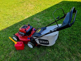 Toro self-propelled lawnmower W/bag & gas can