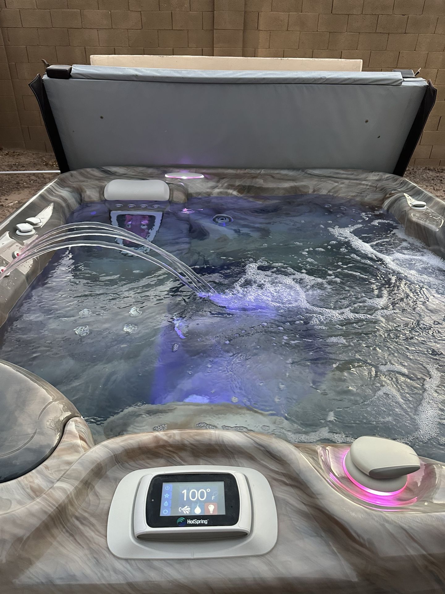 Hot Spring Sovereign model spa/hot tub