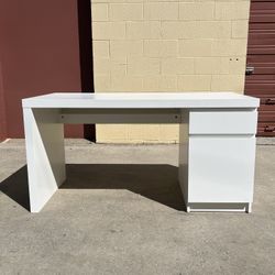 White Desk 