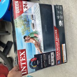Intex Dura-Beam Deluxe Queen 24”