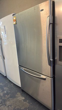 Like new Amana stainless steel refrigerator