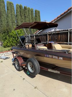 Bass boat champion 17 ft