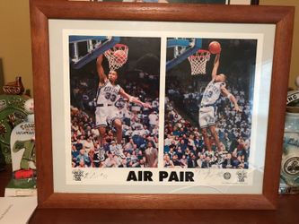 KENTUCKY WILDCATS AUTOGRAPHED AIR PAIR