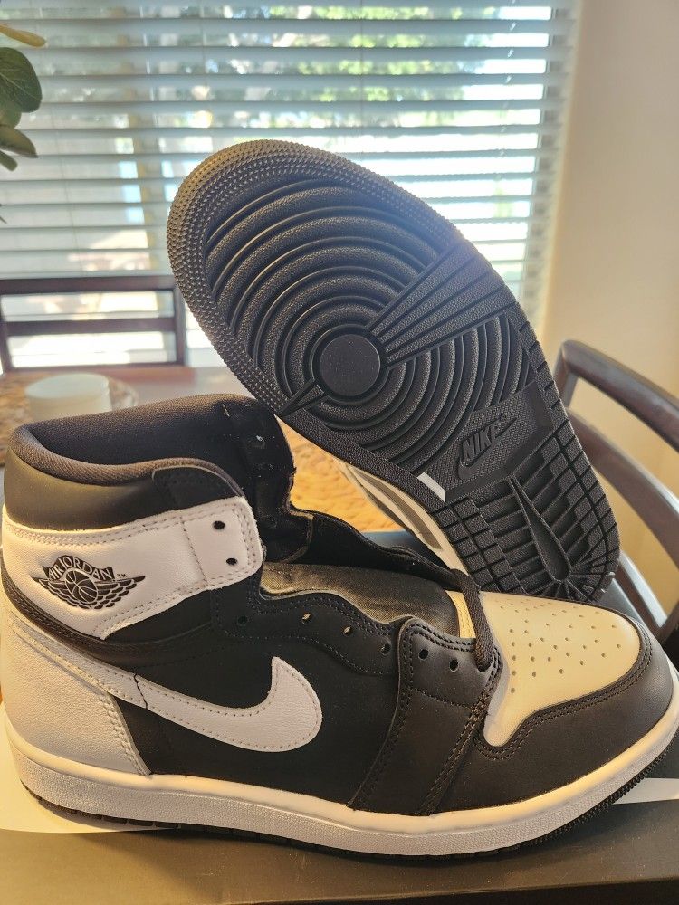 Air Jordan 1 High Black White