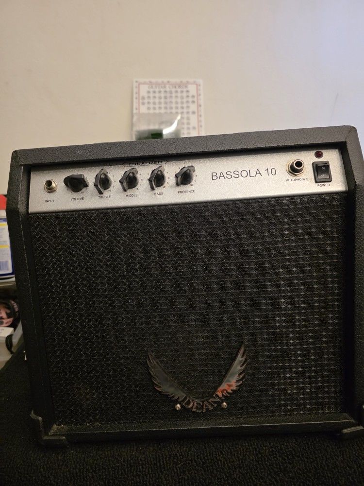 Bass Amplifier Dean Bassola