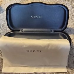 Gucci black velvet case and shammy