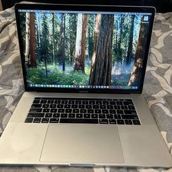 15”Macbook Pro Touchbar/Serato DJ/Final Cut/Garageband
