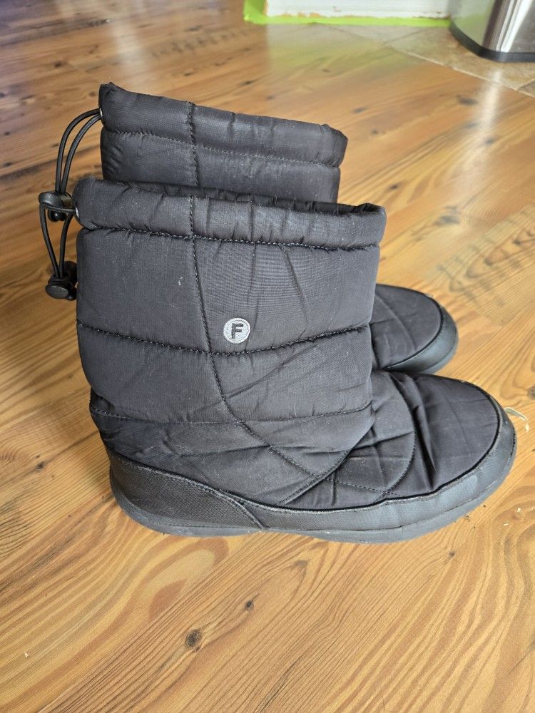 Womens Snow Boots (Size 10.5 / 11)