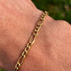 18k solid gold Figaro style 7.75 inches bracelet 2.6 grams