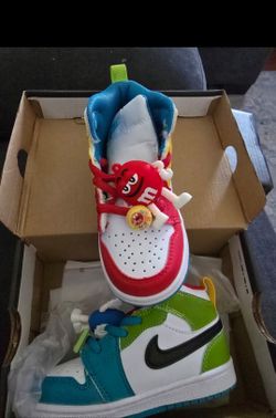 Nike air Jordan
Size: 9c y 10c