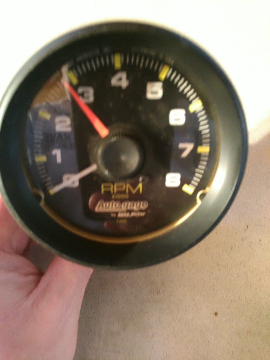 Auto Meter Tach