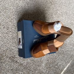 Universal Thread Clogs 