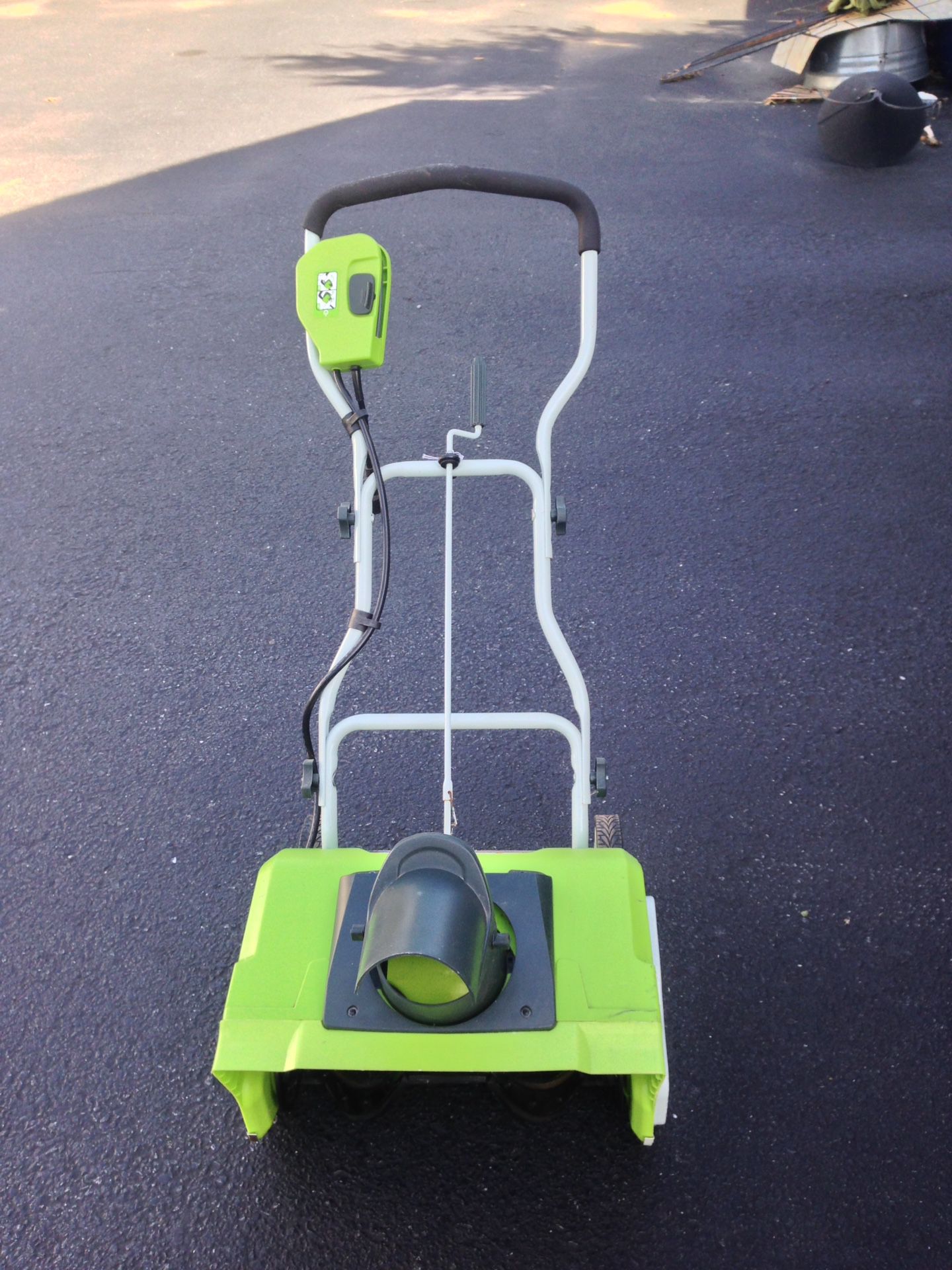 Electric Snow Blower (Thrower) - Greenworks 12A