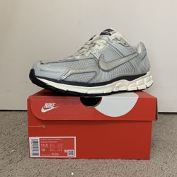 VNDS NIKE VOLMERO 5 PHOTON DUST SIZE 10