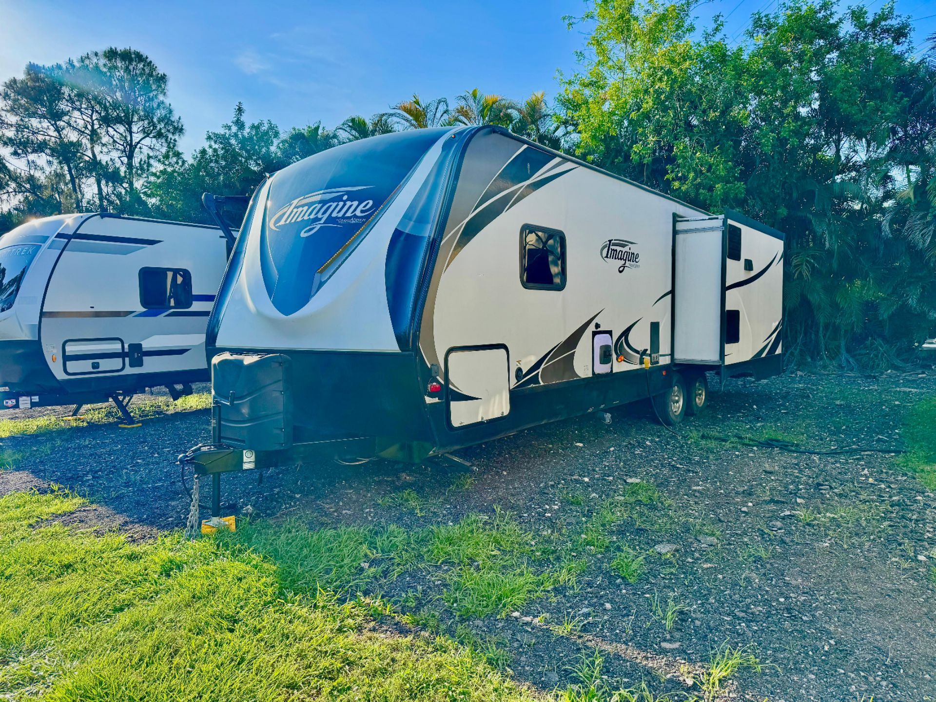 2017 Grand Design Imagine 2950RL – 31 FT