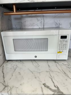 BRAND NEW GE PROFILE COUNTERTOP MICROWAVE