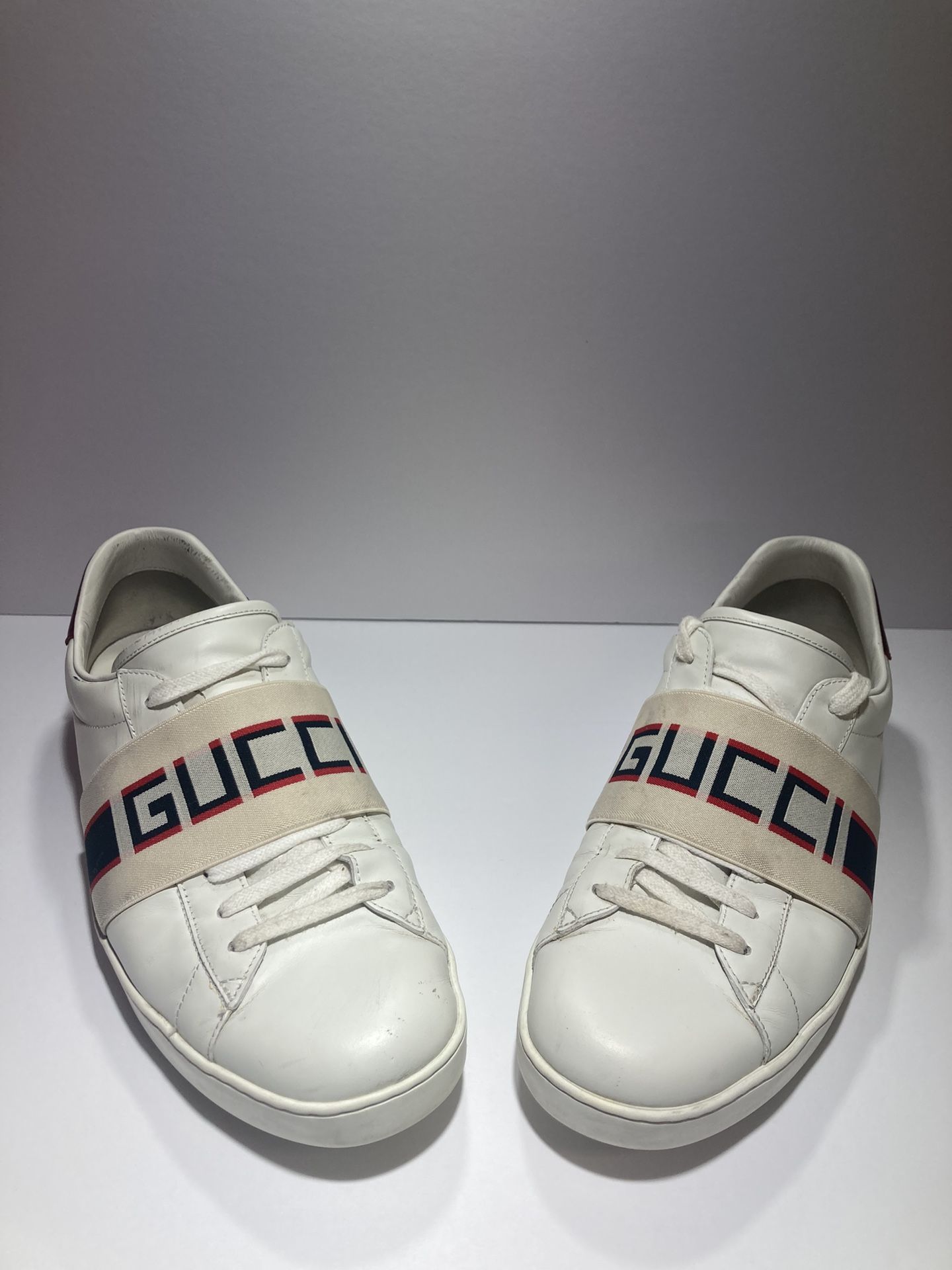 Gucci Ace Stripe Logo Sneakers. Low Top w/ Covers & Original Box. Men’s Size 10.5 Excellent Condition.