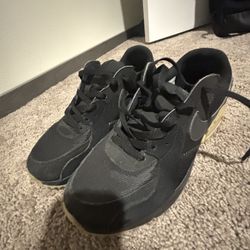 Nik Air Max Excee Size 8 Mens 