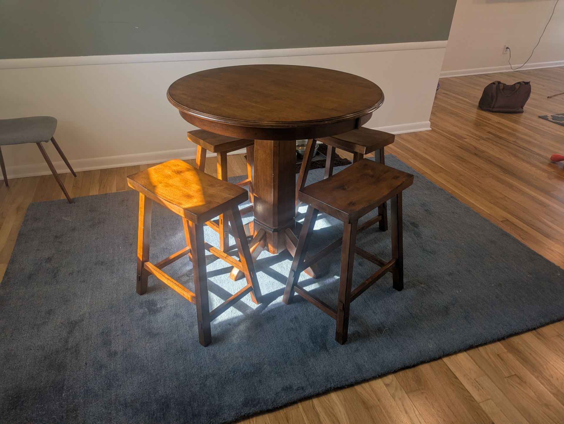 Dining Table and 4 Chairs. Delivery Available