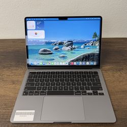 13.6" MacBook Air M2 8 Core*256GB SSD*8GB RAM