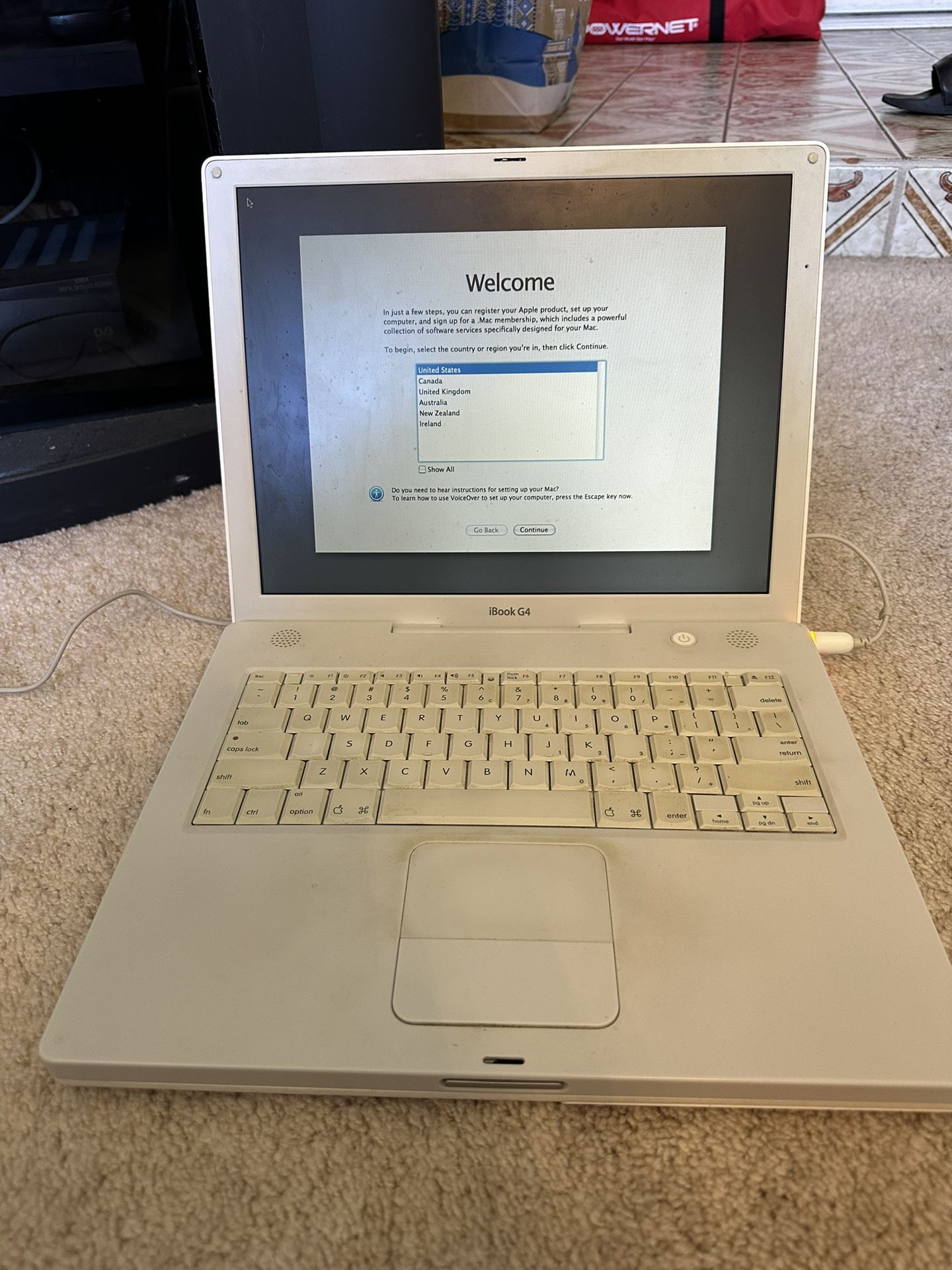 Apple iBook G4 Laptop w/ Charger