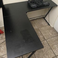 Dj Setup w Laptop / Desk 