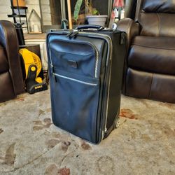 Tumi Luggage & Bag  Supreme Off White Nike Dunk Adidas Rimowa Balenciaga Gucci Prada Louis Vuitton Jordan Yeezy Virgil Abloh 
