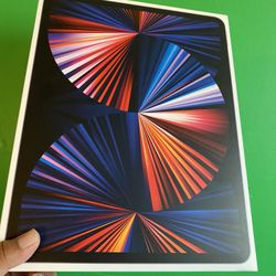 512GB Apple IPad Pro 12.9” 5th Generation (Latest 2021 Model / M1 chip ) WiFi model like new with Accessories (apple warranty -Oct. 2022)