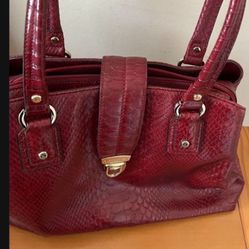 It’s Very Nice Big Purse Made By Liz Claiborne Has So Many Pocket. The Color Is Burgundy, Barely Used.