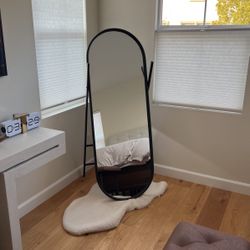 Black Circular Mirror