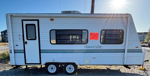 2000 ‘19FT Travel Trailer by Gulfstream