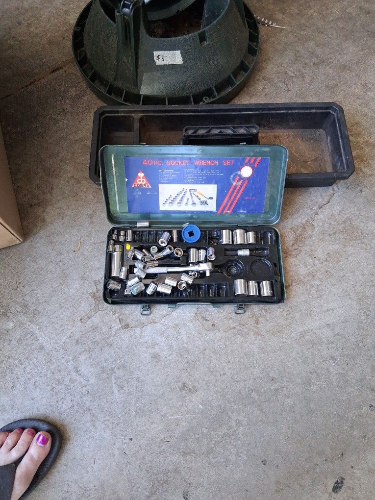 Incomplete Socket Wrench Set Cobra Brand