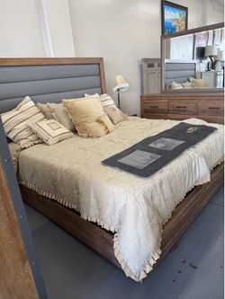 Gorgeous Quality Light Brown Wood Bed Room Set - NEW - Queen or King - SAME DAY DELIVERY - NO Credit Needed