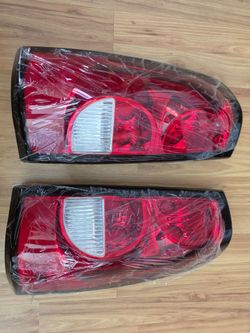 03-07 CHEVY SILVERADO TAILLIGHTS NEW!