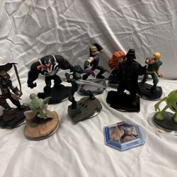 Disney infinity 3.0 & 2.0 figure lot - Venom, Darth Vader, Yoda, Gamora, Hawkeye, Iron fist