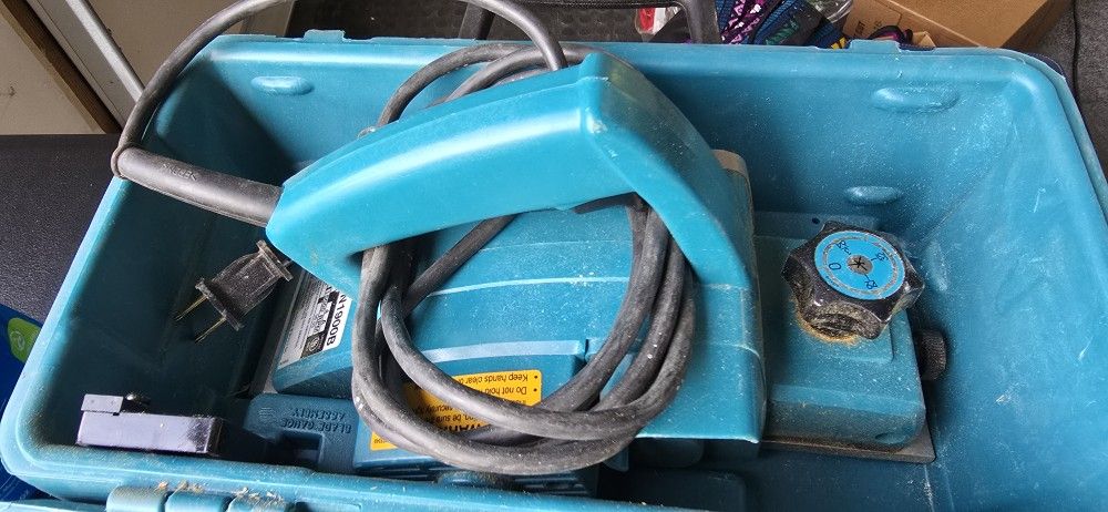 Makita Power Planer 82mm 3 1/4"