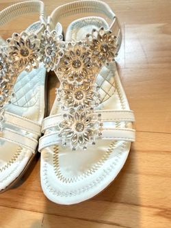 flat white sandal size 6