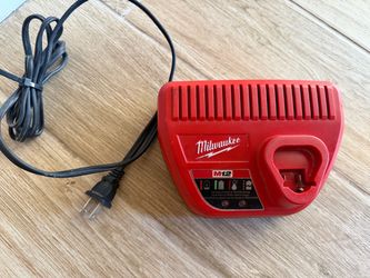 Milwaukee M12 Charger