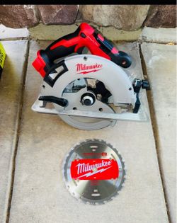 Milwaukee M18 18V Brushless 7-1/4 in. Circular Saw (Tool-Only) Brand New
