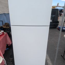 Avanti Refrigerator White /3 Months Of Warranty And Free Local Delivery 