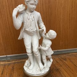 Father & Daughter Statue