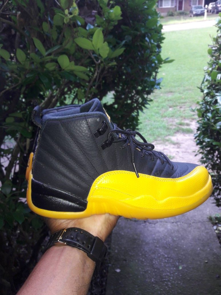 ** NIKE AIR JORDAN 12 RETRO UNIVERSITY GOLDEN SNEAKERS/ SIZE 8 ** $125